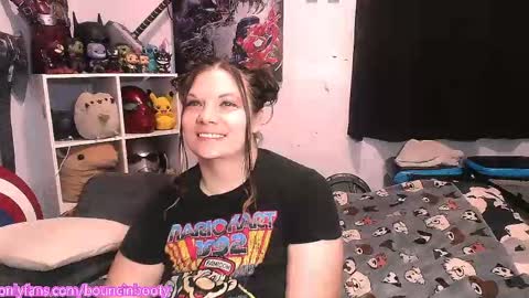 Snapshot of bouncinbooty chatting on 04-21-26, 03:46 Pumpkin Butt online show from 04-21-26, 03:46