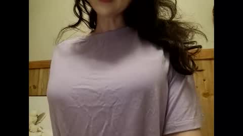 Snapshot of bouncyqueenmajesty chatting on 10-27-25, 06:23 Bouncy Queen Majesty online show from 10-27-25, 06:23