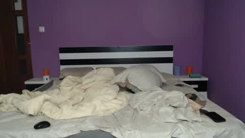 Snapshot of bouth_dream chatting on 10-12-25, 04:39 Angel-Boy online show from 10-12-25, 04:39