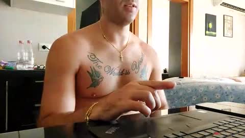 Snapshot of boy_aroundtheworld chatting on 09-12-25, 02:39 Dan online show from 09-12-25, 02:39