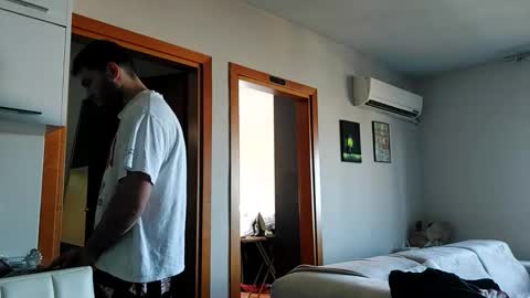 Snapshot of boy_aroundtheworld chatting on 10-04-25, 09:07 Dan online show from 10-04-25, 09:07