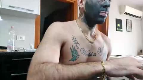 Snapshot of boy_aroundtheworld chatting on 10-16-25, 12:39 Dan online show from 10-16-25, 12:39