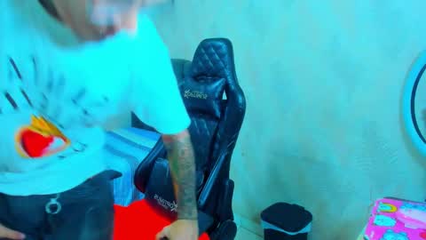 boy_tatto77 online show from 01-12-26, 05:29