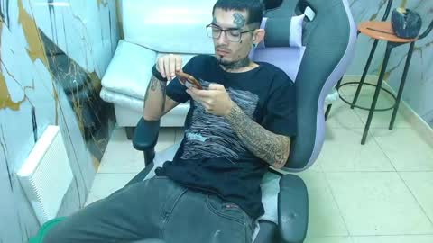 boy_tatto77 online show from 05-03-26, 12:44