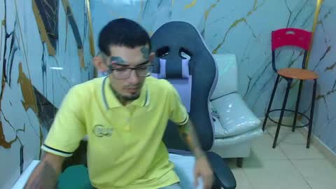 boy_tatto77 online show from 05-06-26, 11:48