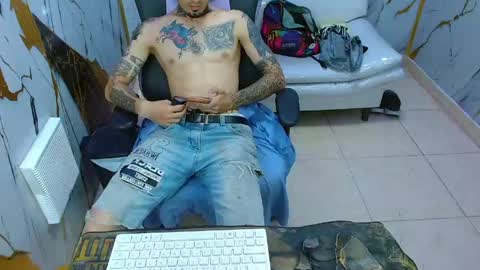 boy_tatto77 online show from 06-01-26, 12:29