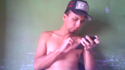 Snapshot of boycumlatino21 chatting on 01-16-25, 09:08 Boy online show from 01-16-25, 09:08