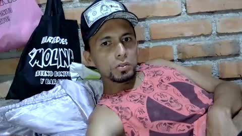Snapshot of boycumlatino21 chatting on 09-18-25, 08:22 Boy online show from 09-18-25, 08:22