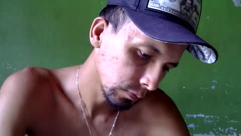 Snapshot of boycumlatino21 chatting on 09-23-25, 06:33 Boy online show from 09-23-25, 06:33