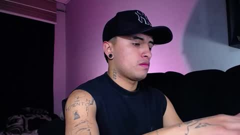 Snapshot of boylatin_777 chatting on 10-08-25, 04:10 miguel online show from 10-08-25, 04:10