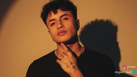 Snapshot of boylatin_777 chatting on 10-11-25, 06:39 miguel online show from 10-11-25, 06:39