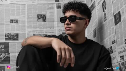 Snapshot of boylatin_777 chatting on 10-15-25, 08:36 miguel online show from 10-15-25, 08:36