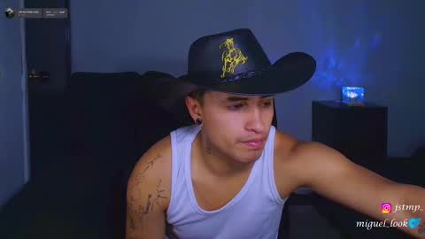 Snapshot of boylatin_777 chatting on 10-17-25, 06:49 miguel online show from 10-17-25, 06:49