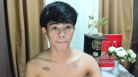 Snapshot of boynextdoor4ux chatting on 10-09-25, 12:47 HI IM JAMES DONT FORGET GIVE ME THUMBS UP AND JOIN TO MY FANCLUB online show from 10-09-25, 12:47