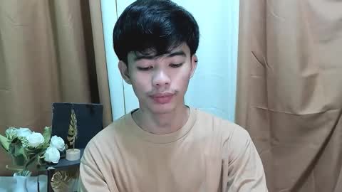 Snapshot of boynextdoor4ux chatting on 11-02-25, 04:42 HI IM JAMES DONT FORGET GIVE ME THUMBS UP AND JOIN TO MY FANCLUB online show from 11-02-25, 04:42