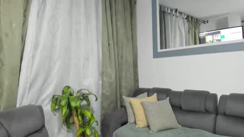 Snapshot of boys_blackandwhite chatting on 03-11-25, 12:00 boys_blackandwhite online show from 03-11-25, 12:00