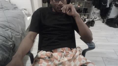 Snapshot of bquen400 chatting on 09-13-25, 04:23 bquen400 online show from 09-13-25, 04:23