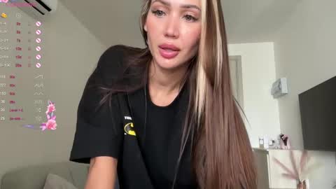 Snapshot of brabuss_ chatting on 02-27-25, 09:22 Lana online show from 02-27-25, 09:22