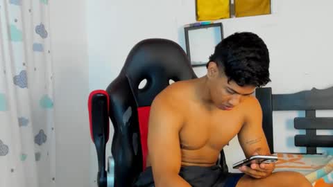 Snapshot of bradhadman chatting on 10-04-25, 05:05 Brad online show from 10-04-25, 05:05