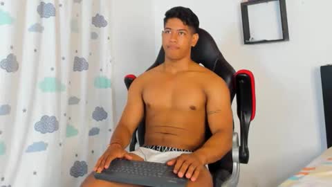 Snapshot of bradhadman chatting on 10-10-25, 07:24 Brad online show from 10-10-25, 07:24