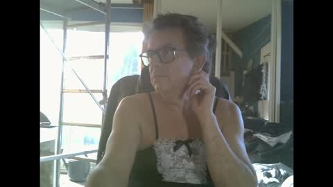 Snapshot of bradysboy chatting on 11-17-25, 09:37 bradysboy online show from 11-17-25, 09:37