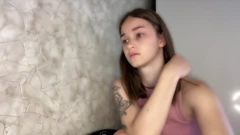 Snapshot of bralkissy chatting on 06-25-26, 07:02 Kate online show from 06-25-26, 07:02