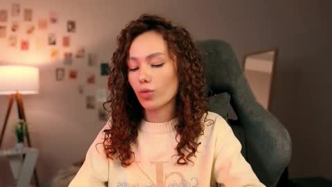 Snapshot of branchwithflowers chatting on 10-16-25, 01:12 Lilly online show from 10-16-25, 01:12