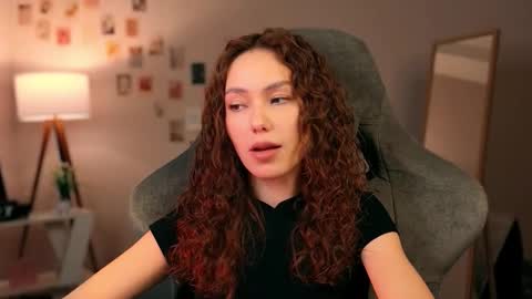 Snapshot of branchwithflowers chatting on 10-17-25, 02:19 Lilly online show from 10-17-25, 02:19