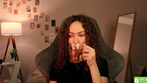 Snapshot of branchwithflowers chatting on 11-11-25, 12:38 Lilly online show from 11-11-25, 12:38