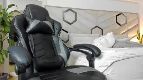 Snapshot of brandonandnat chatting on 02-02-25, 03:54 Brandon and Nath online show from 02-02-25, 03:54