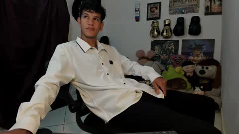 Snapshot of brandonstonexl chatting on 03-09-26, 10:25 Brandon Stone online show from 03-09-26, 10:25