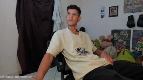 Snapshot of brandonstonexl chatting on 04-08-26, 11:48 Brandon Stone online show from 04-08-26, 11:48