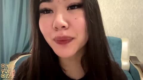 Snapshot of brandysveum chatting on 10-31-25, 07:20 Aypril online show from 10-31-25, 07:20