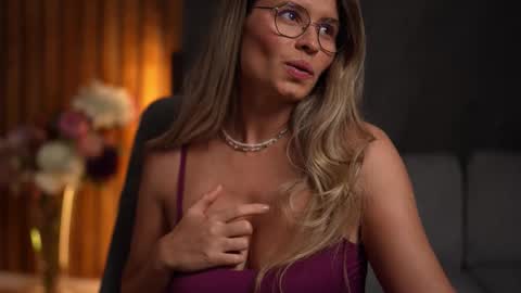 Snapshot of brandywhite chatting on 10-04-25, 04:10 Alex online show from 10-04-25, 04:10