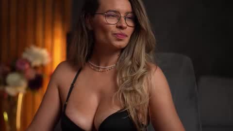 Snapshot of brandywhite chatting on 10-05-25, 04:33 Alex online show from 10-05-25, 04:33