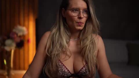 Snapshot of brandywhite chatting on 10-28-25, 05:11 Alex online show from 10-28-25, 05:11