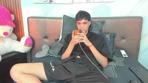 Snapshot of branmonter_xxx_big chatting on 03-25-26, 02:23 branmonter_xxx_big online show from 03-25-26, 02:23