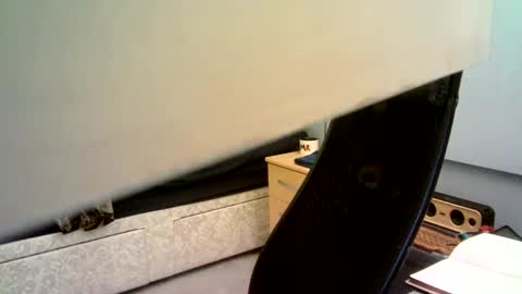 Snapshot of bratdownunder chatting on 11-08-25, 12:00 Bratdownunder online show from 11-08-25, 12:00