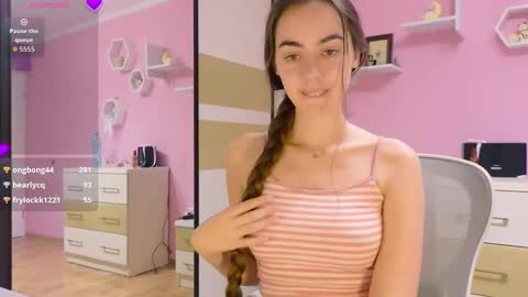 Annie online show from 09-26-25, 05:28