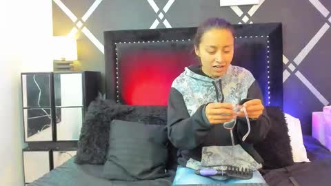 Snapshot of bravepetunia chatting on 10-10-25, 01:21 bravepetunia online show from 10-10-25, 01:21