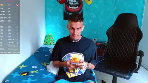 Snapshot of bray_hotboy chatting on 12-22-24, 04:38 Bray Hotboy online show from 12-22-24, 04:38