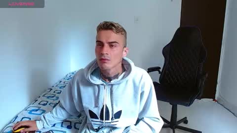 Snapshot of bray_hotboy chatting on 10-12-25, 03:44 Bray Hotboy online show from 10-12-25, 03:44