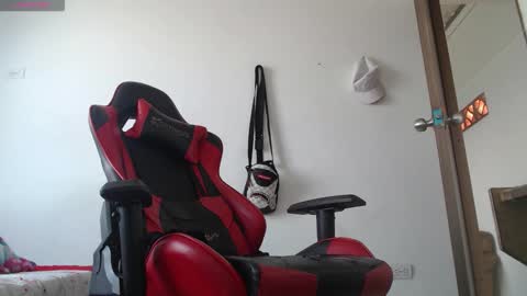 Snapshot of brayan_chevignon chatting on 11-18-25, 02:43 brayan_chevignon online show from 11-18-25, 02:43