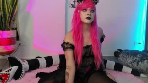 Snapshot of breakdownwaifu chatting on 01-21-25, 03:59 Rei online show from 01-21-25, 03:59