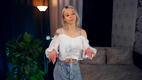 Snapshot of breckbunyard chatting on 02-16-25, 11:05 Mia Bunyard online show from 02-16-25, 11:05