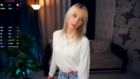 Snapshot of breckbunyard chatting on 02-19-25, 04:11 Mia Bunyard online show from 02-19-25, 04:11
