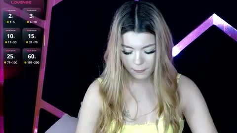 Snapshot of breezelle chatting on 12-13-25, 07:53 Zeline online show from 12-13-25, 07:53