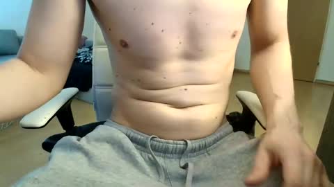 Snapshot of breezydicks chatting on 03-19-26, 09:30 breezydicks online show from 03-19-26, 09:30