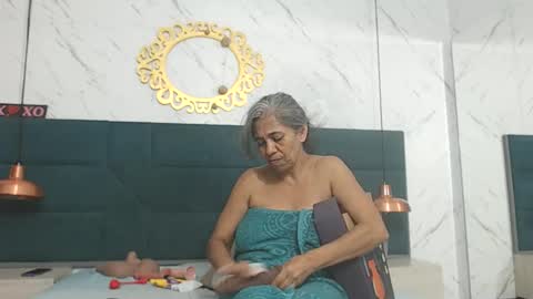 BRENDA VELASQUEZ online show from 12-20-25, 10:17