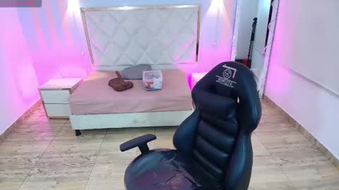 Snapshot of brendda_tay chatting on 09-19-25, 03:19 BRENDDA online show from 09-19-25, 03:19